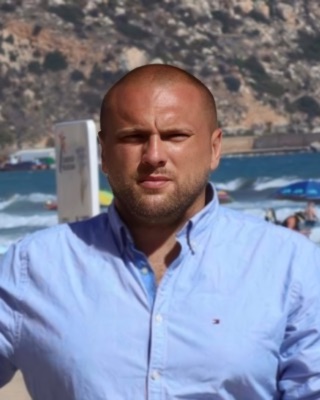 Kevin, founder of Ifach Holiday Homes, on the beach in Calpe